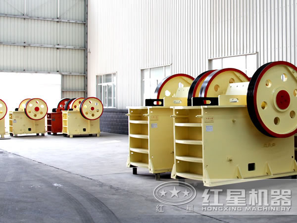 珍珠巖破碎機生產廠區(qū)