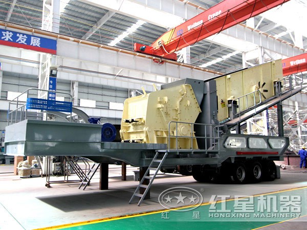 時(shí)產(chǎn)50-80噸、出料料3-6公分的鉀長(zhǎng)石移動(dòng)式破碎機(jī)