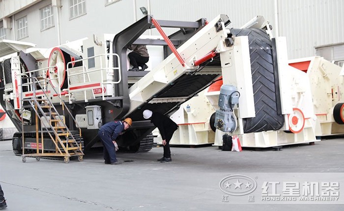 履帶式車載移動粉碎機(jī)車間用戶參觀