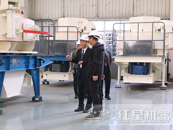 用戶查看珍珠巖制砂機(jī)開(kāi)門(mén)設(shè)計(jì)