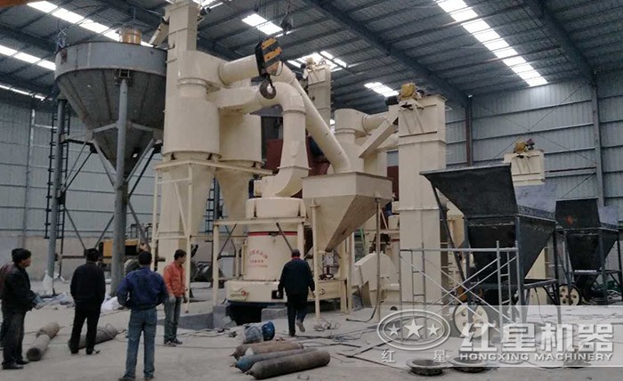 小型粗粉磨機(jī)廠家現(xiàn)場(chǎng)