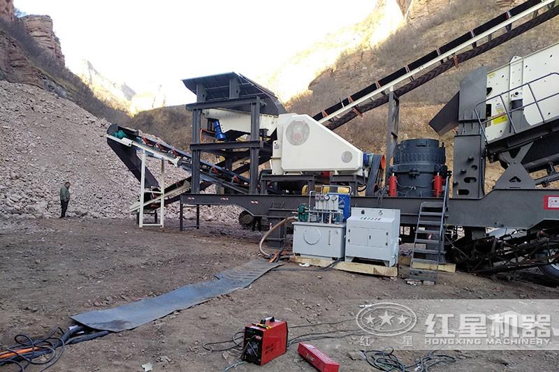 大型流動破石機(jī)現(xiàn)場