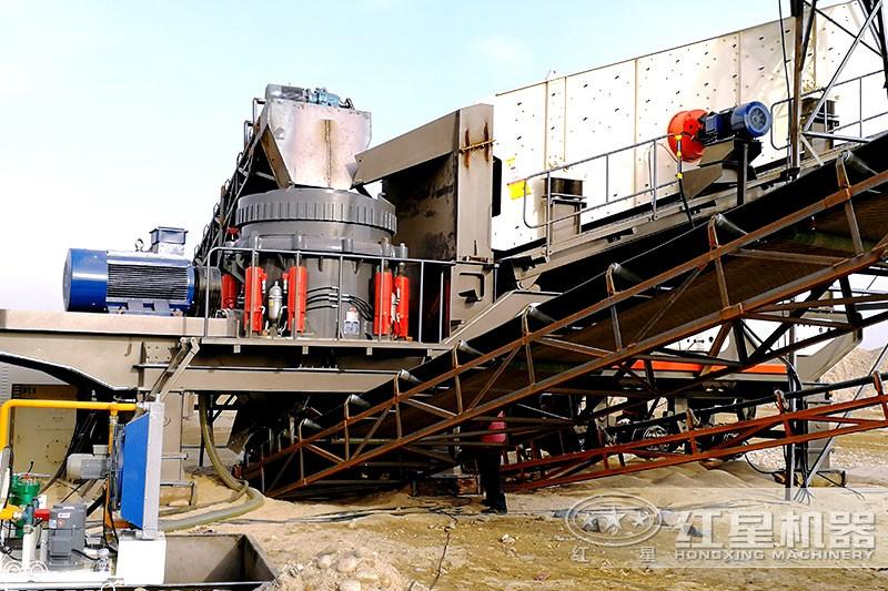 紅星安徽客戶配置可移動(dòng)式打石頭機(jī)器，便捷性更好