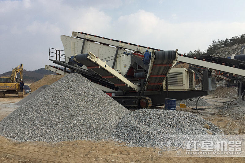 石頭破碎現(xiàn)場(chǎng)，配置履帶式破碎車