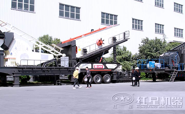 移動(dòng)石頭破碎機(jī)廠(chǎng)區(qū)