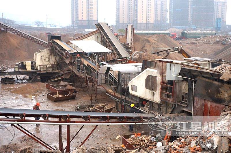 山東煙臺(tái)流動(dòng)式粉碎機(jī)加工現(xiàn)場