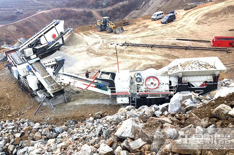 履帶移動(dòng)式破碎機(jī)多機(jī)聯(lián)合現(xiàn)場(chǎng)，時(shí)產(chǎn)量200噸