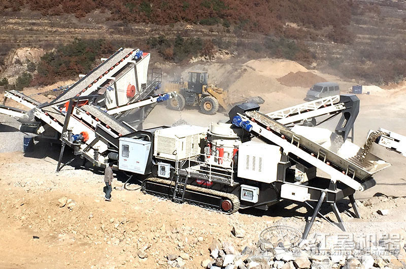 履帶移動(dòng)式破碎機(jī)雙機(jī)聯(lián)合現(xiàn)場(chǎng)，時(shí)產(chǎn)量200噸