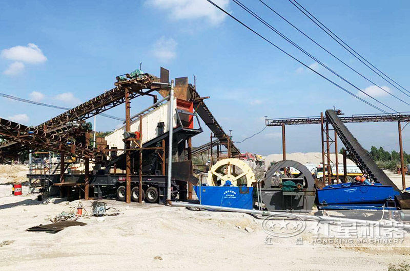 江蘇連云港河卵石移動(dòng)制砂機(jī)設(shè)備生產(chǎn)現(xiàn)場