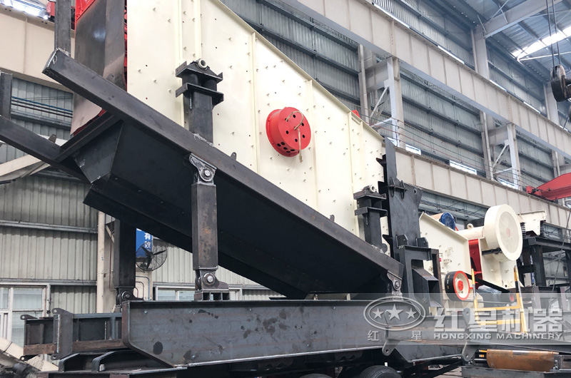 移動破碎篩分一體機，圖為搭載反擊破和振動篩