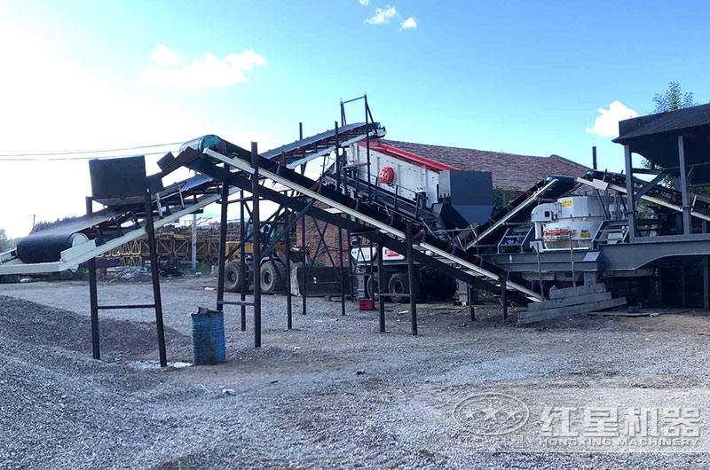 移動石子破碎機(jī)生產(chǎn)現(xiàn)場