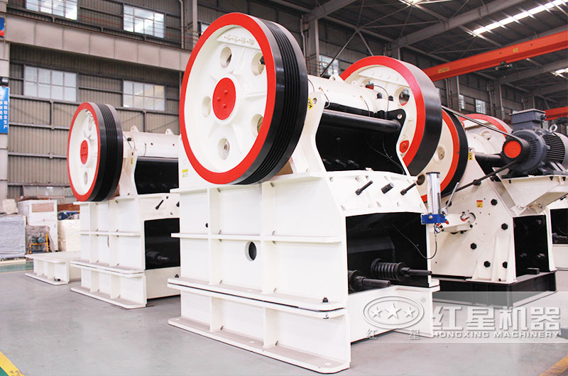 鄂式碎石機(jī)，進(jìn)料口大，耐磨抗壓