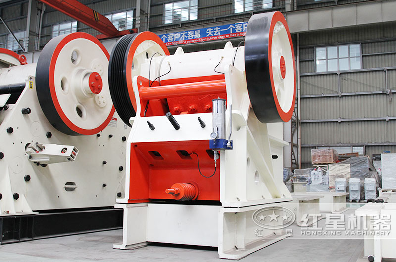 鄂式破碎機(jī)，產(chǎn)量1-2200t/h，耐磨抗沖擊