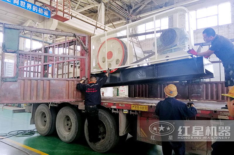 紅星粘土制砂機(jī)價(jià)格便宜，不斷發(fā)往客戶現(xiàn)場(chǎng)