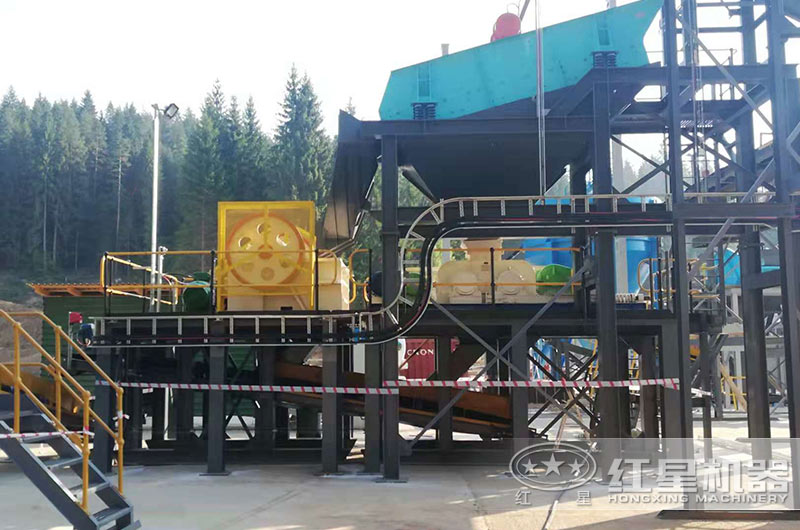 對(duì)輥破加工頁巖生產(chǎn)現(xiàn)場(chǎng)